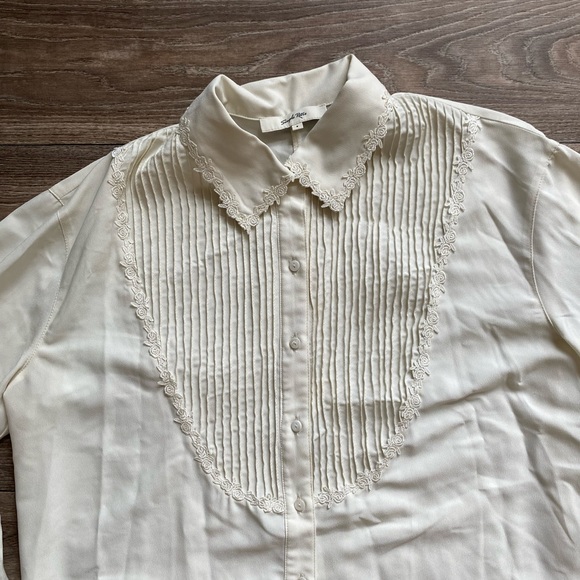 🌺 Vintage inspired floral detailed white button down - Picture 4 of 10